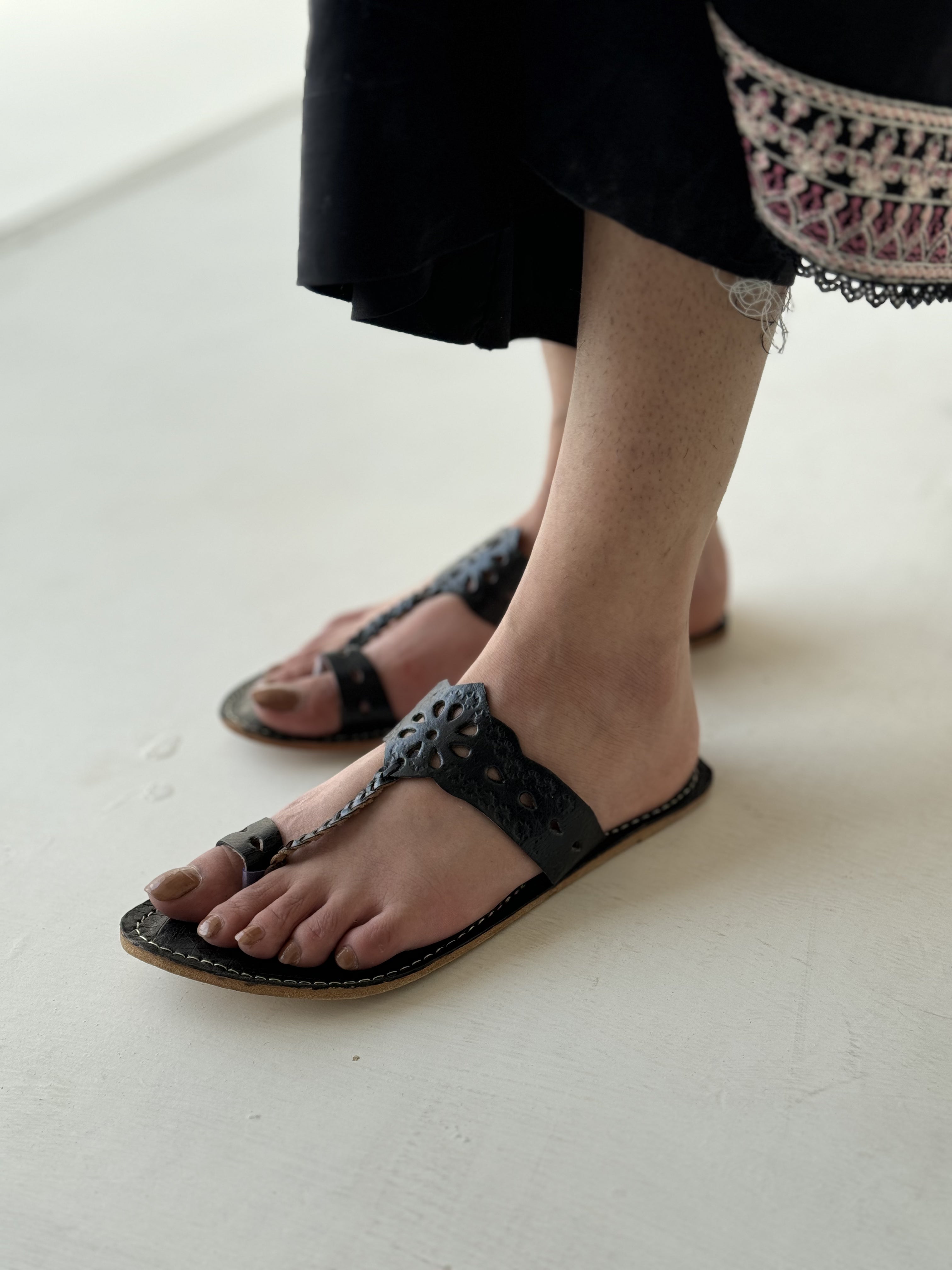 Classic Kola Pori Black Chappal